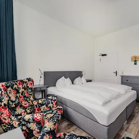 Foresta בית הארחה 4*